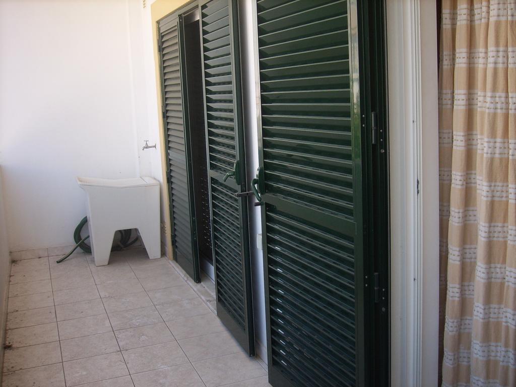 Apartamentos Monica Quarteira Rum bild